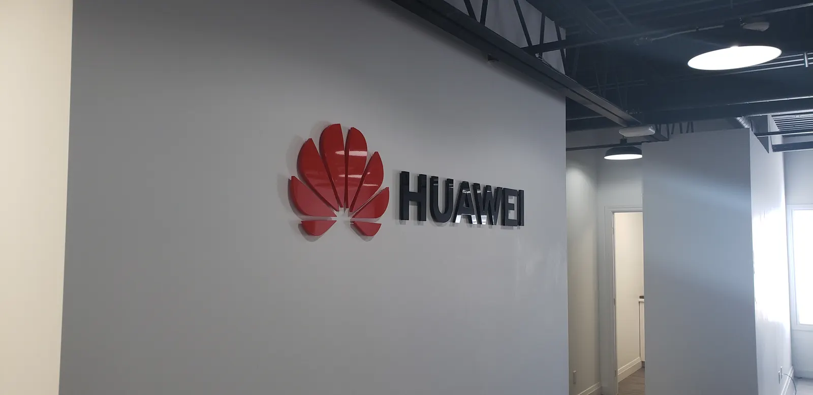 Huawei — 3D Acrylic project by IAC