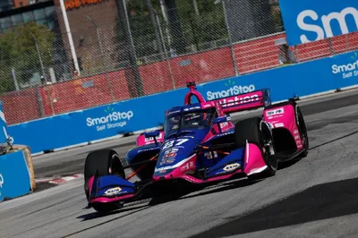 Hoarding & Barricade Wraps. Banner vinyl and PSV produced by IAC for Be Seen / Honda Indy