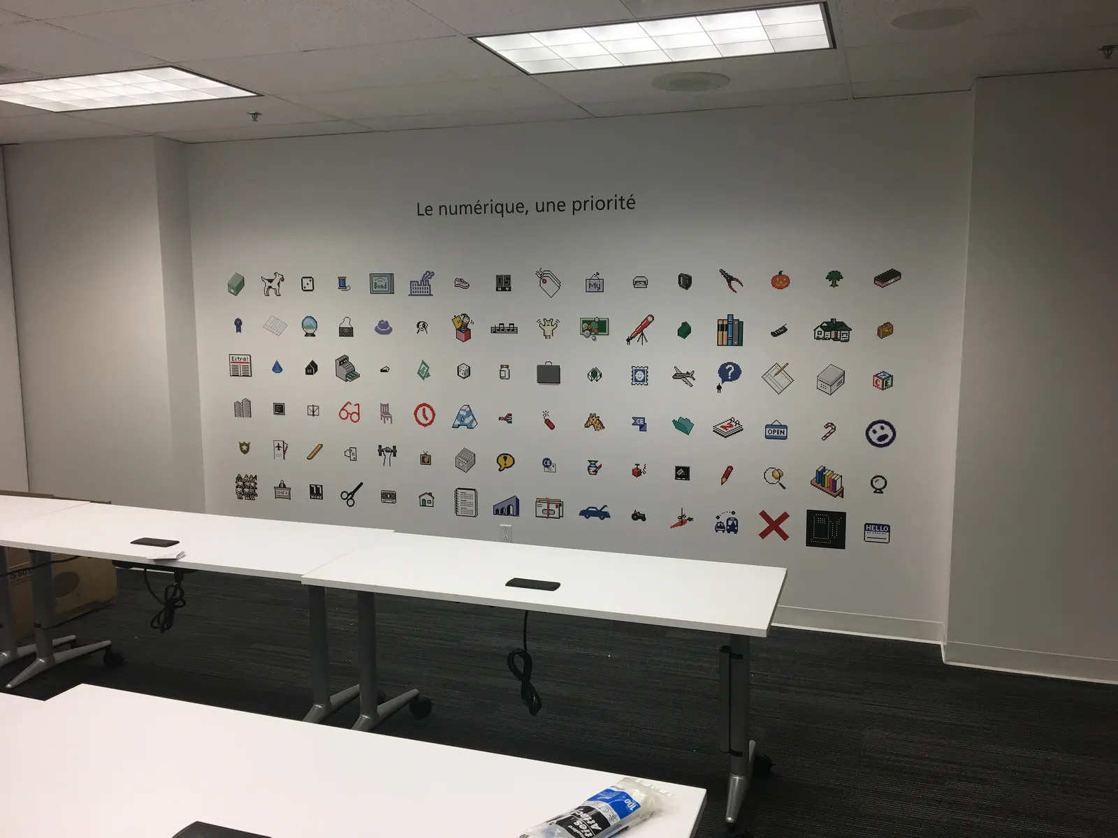 Aviva Wallpaper 4 — interior graphics produced and installed by IAC, Toronto